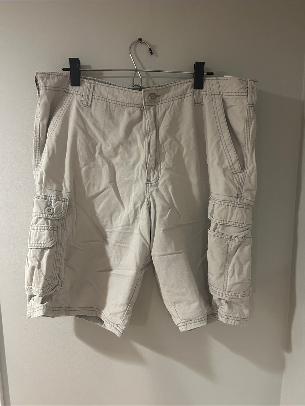 Men's Cream Cargo Shorts with Utility Pockets